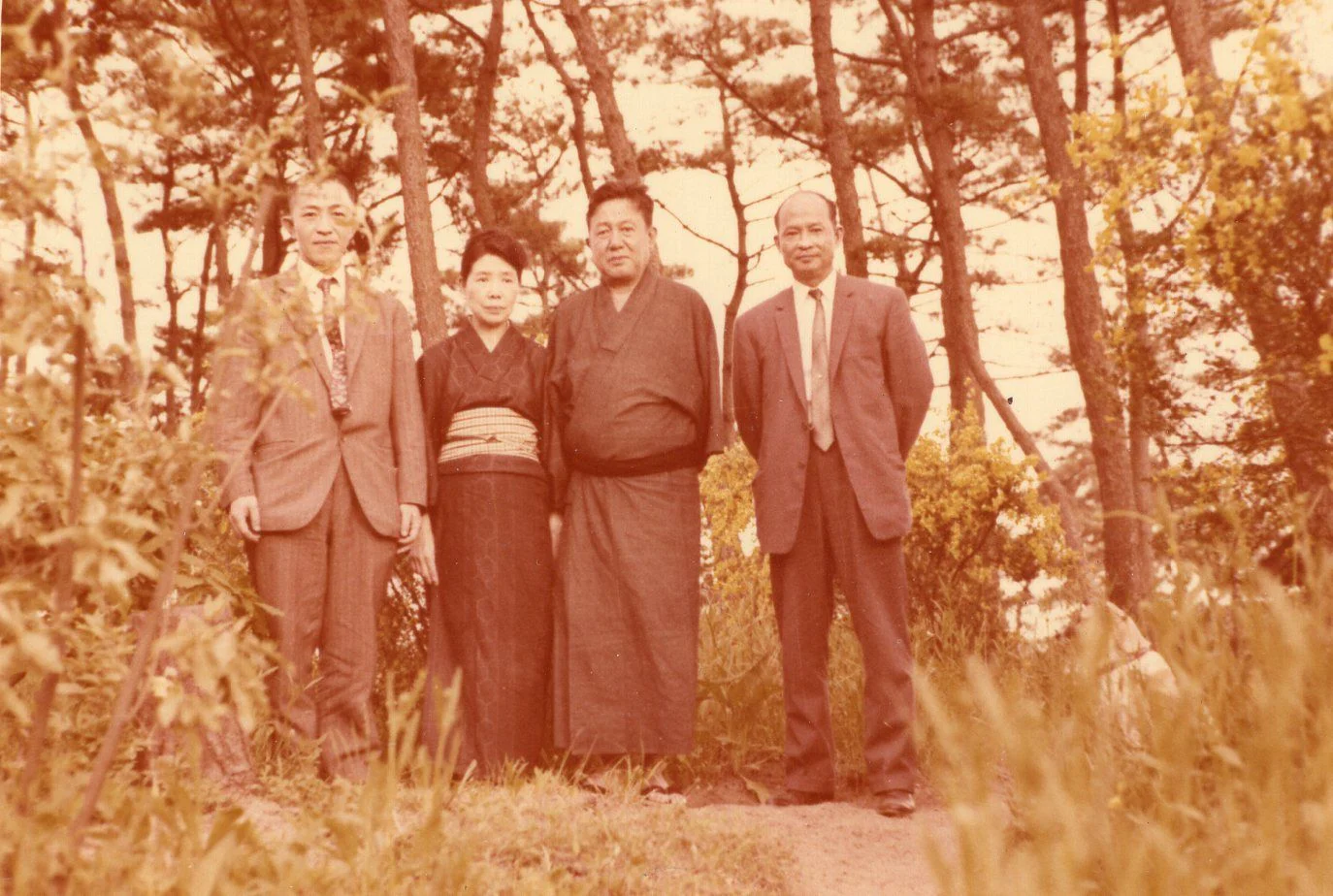 許雲陽（右端）と頭山泉（右から二人目）の記念写真